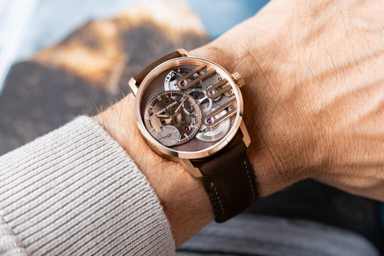 LR_AS_GravityEqualForceRoseGold_mood05